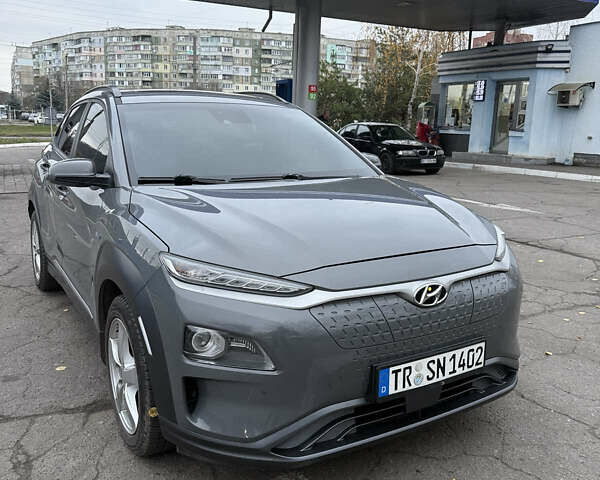 Серый Хендай Kona Electric, объемом двигателя 0 л и пробегом 98 тыс. км за 16500 $, фото 1 на Automoto.ua
