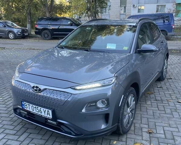 Серый Хендай Kona Electric, объемом двигателя 0 л и пробегом 140 тыс. км за 16999 $, фото 1 на Automoto.ua