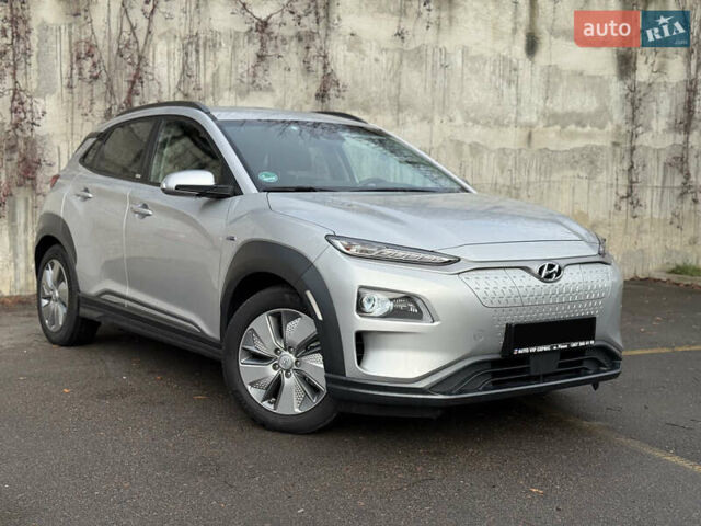 Серый Хендай Kona Electric, объемом двигателя 0 л и пробегом 26 тыс. км за 18850 $, фото 1 на Automoto.ua