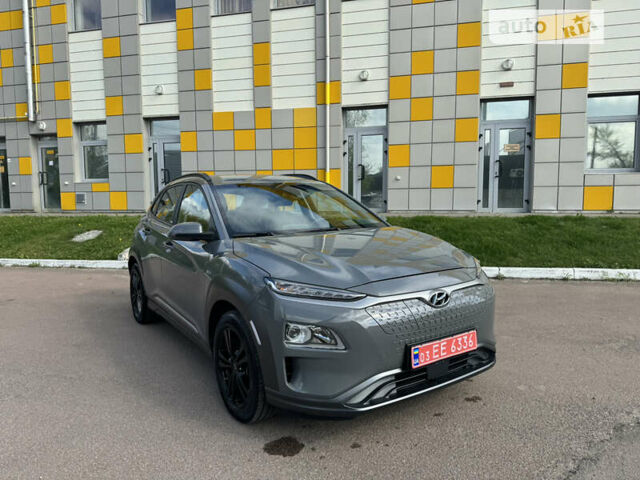 Серый Хендай Kona Electric, объемом двигателя 0 л и пробегом 38 тыс. км за 16799 $, фото 1 на Automoto.ua