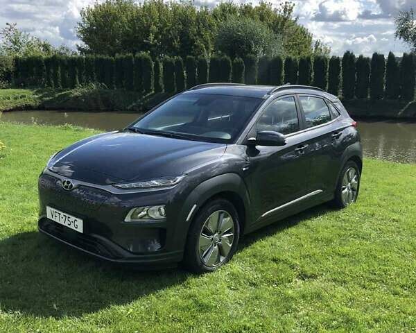 Серый Хендай Kona Electric, объемом двигателя 0 л и пробегом 135 тыс. км за 17100 $, фото 1 на Automoto.ua