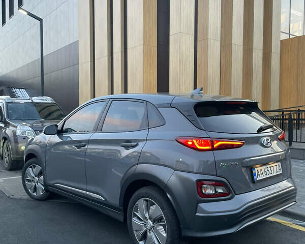 Серый Хендай Kona Electric, объемом двигателя 0 л и пробегом 81 тыс. км за 16099 $, фото 1 на Automoto.ua