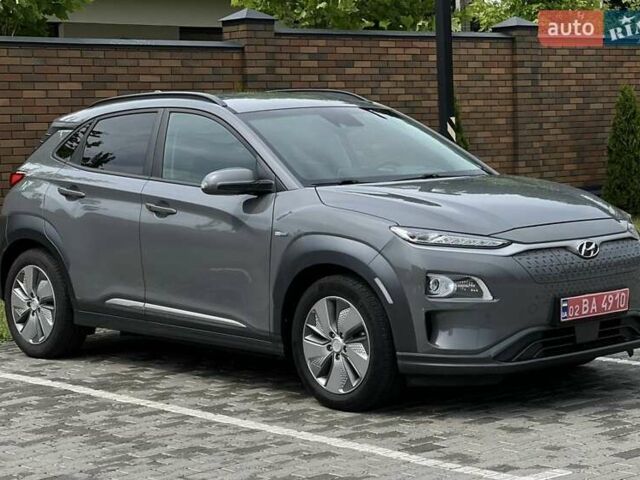 Серый Хендай Kona Electric, объемом двигателя 0 л и пробегом 117 тыс. км за 17990 $, фото 1 на Automoto.ua