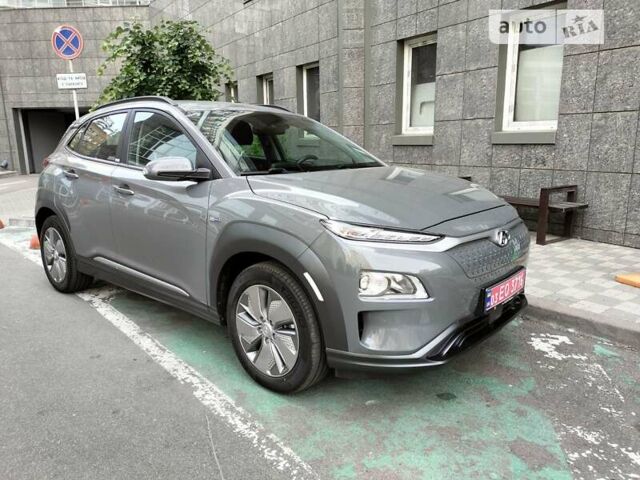 Серый Хендай Kona Electric, объемом двигателя 0 л и пробегом 28 тыс. км за 16500 $, фото 1 на Automoto.ua