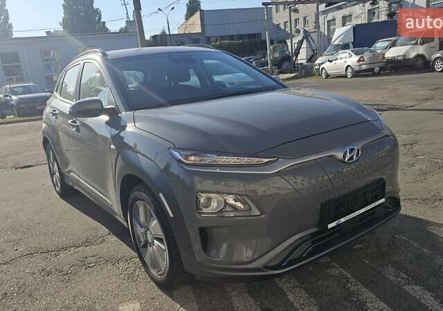 Серый Хендай Kona Electric, объемом двигателя 0 л и пробегом 39 тыс. км за 16900 $, фото 1 на Automoto.ua