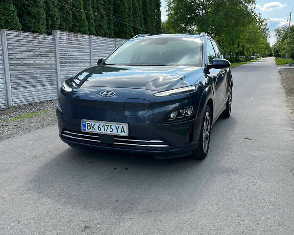 Серый Хендай Kona Electric, объемом двигателя 0 л и пробегом 30 тыс. км за 18000 $, фото 1 на Automoto.ua