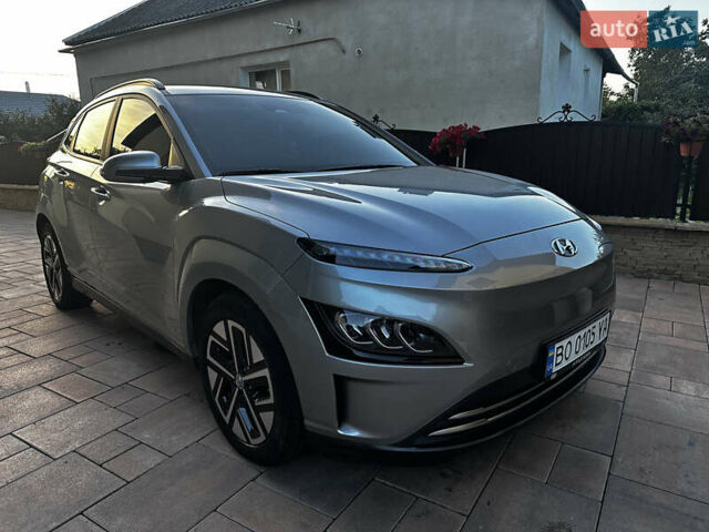 Серый Хендай Kona Electric, объемом двигателя 0 л и пробегом 55 тыс. км за 23500 $, фото 1 на Automoto.ua
