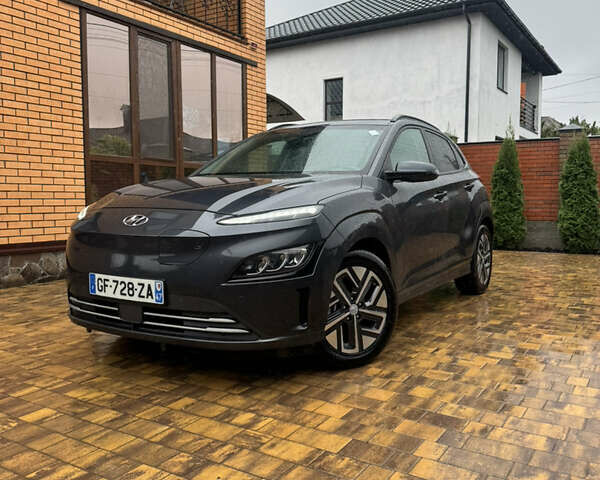Серый Хендай Kona Electric, объемом двигателя 0 л и пробегом 36 тыс. км за 18900 $, фото 1 на Automoto.ua