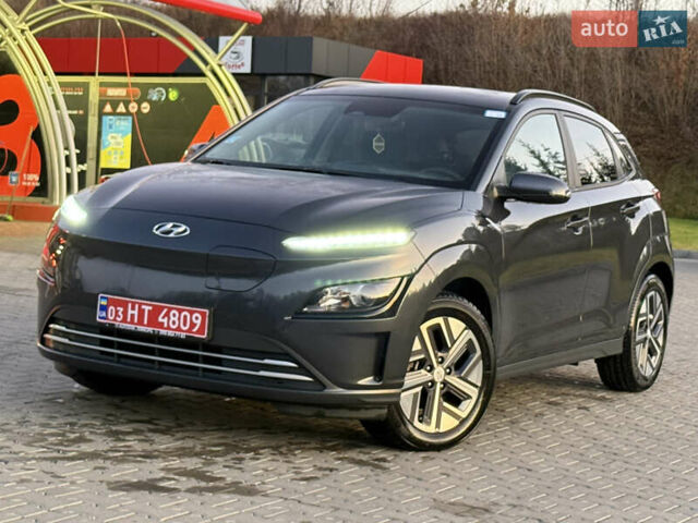 Серый Хендай Kona Electric, объемом двигателя 0 л и пробегом 36 тыс. км за 16999 $, фото 1 на Automoto.ua