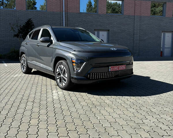 Серый Хендай Kona Electric, объемом двигателя 0 л и пробегом 28 тыс. км за 22900 $, фото 1 на Automoto.ua