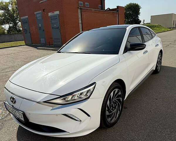 Белый Хендай Lafesta, объемом двигателя 0 л и пробегом 67 тыс. км за 19500 $, фото 1 на Automoto.ua