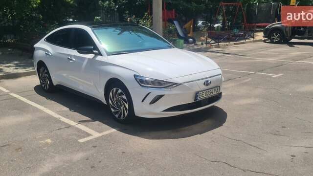 Белый Хендай Lafesta, объемом двигателя 0 л и пробегом 82 тыс. км за 19300 $, фото 1 на Automoto.ua