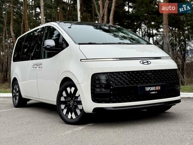 Белый Хендай Staria, объемом двигателя 2.2 л и пробегом 98 тыс. км за 45999 $, фото 1 на Automoto.ua