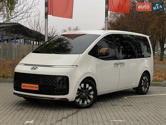 Білий Хендай Staria, об'ємом двигуна 2.2 л та пробігом 77 тис. км за 48999 $, фото 1 на Automoto.ua