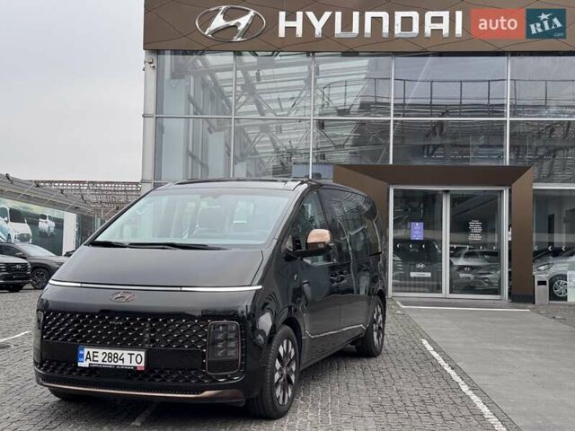 Чорний Хендай Staria, об'ємом двигуна 2.2 л та пробігом 8 тис. км за 51000 $, фото 1 на Automoto.ua