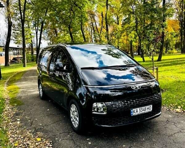 Черный Хендай Staria, объемом двигателя 2.2 л и пробегом 11 тыс. км за 42000 $, фото 1 на Automoto.ua
