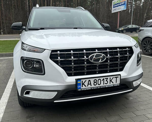 Белый Хендай Venue, объемом двигателя 1.59 л и пробегом 49 тыс. км за 19500 $, фото 1 на Automoto.ua