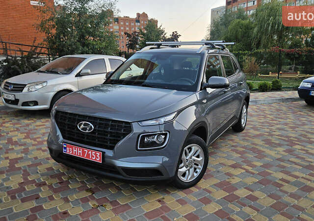 Серый Хендай Venue, объемом двигателя 1.59 л и пробегом 119 тыс. км за 14499 $, фото 1 на Automoto.ua