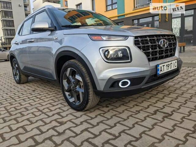 Серый Хендай Venue, объемом двигателя 1.59 л и пробегом 47 тыс. км за 15650 $, фото 1 на Automoto.ua