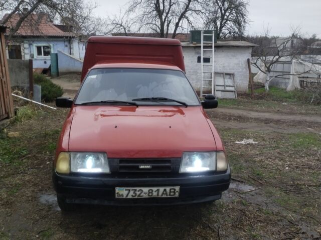 Красный ИЖ 2117, объемом двигателя 2 л и пробегом 90 тыс. км за 800 $, фото 1 на Automoto.ua