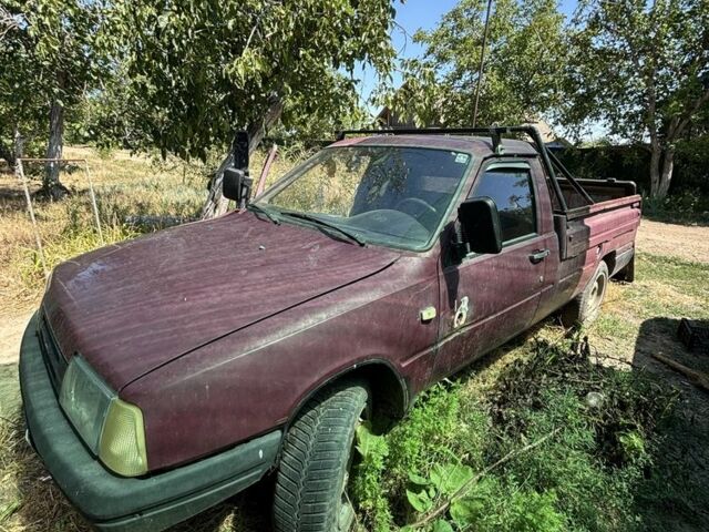 Красный ИЖ 2117, объемом двигателя 1.6 л и пробегом 10 тыс. км за 1500 $, фото 1 на Automoto.ua