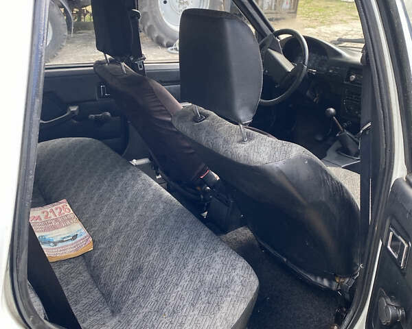 ИЖ 2126 2002 в Кропивницком (Кировограде) на Automoto.ua Белый ИЖ 2126, объемом двигателя 1.6 л и пробегом 148 тыс. км за 1100 $, фото 1 на Automoto.ua