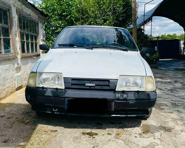 ИЖ 2126 2002 в Кропивницком (Кировограде) на Automoto.ua Белый ИЖ 2126, объемом двигателя 1.6 л и пробегом 140 тыс. км за 1300 $, фото 1 на Automoto.ua