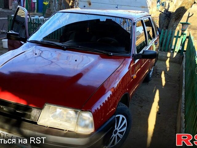 Красный ИЖ 2126, объемом двигателя 15 л и пробегом 200 тыс. км за 990 $, фото 1 на Automoto.ua