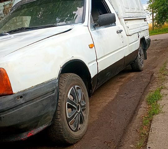 Белый ИЖ 2717, объемом двигателя 1.6 л и пробегом 168 тыс. км за 350 $, фото 1 на Automoto.ua