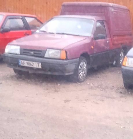 Красный ИЖ 2717, объемом двигателя 1.6 л и пробегом 0 тыс. км за 1000 $, фото 1 на Automoto.ua