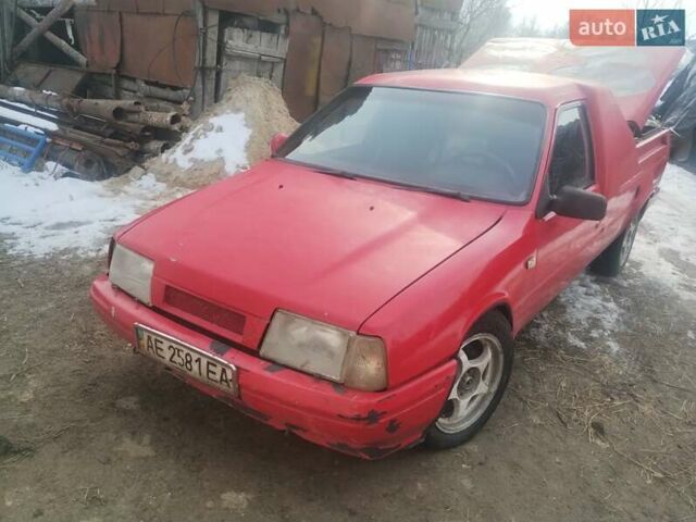 Красный ИЖ 2717 Ода, объемом двигателя 2 л и пробегом 100 тыс. км за 1200 $, фото 1 на Automoto.ua
