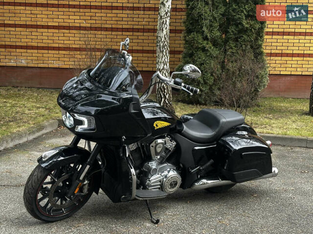 Черный Индиан Challenger, объемом двигателя 1.81 л и пробегом 18 тыс. км за 22000 $, фото 1 на Automoto.ua