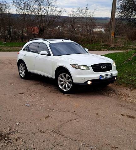 Білий Інфініті ФХ, об'ємом двигуна 4.5 л та пробігом 287 тис. км за 6400 $, фото 1 на Automoto.ua