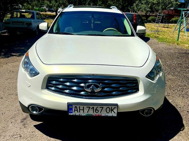 Белый Инфинити ФХ, объемом двигателя 3.5 л и пробегом 248 тыс. км за 15500 $, фото 1 на Automoto.ua