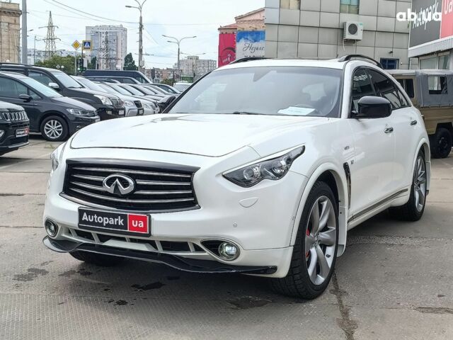 Белый Инфинити ФХ, объемом двигателя 3.7 л и пробегом 168 тыс. км за 18490 $, фото 1 на Automoto.ua