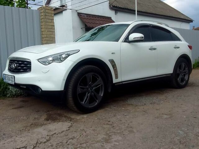 Инфинити ФХ, объемом двигателя 3.5 л и пробегом 124 тыс. км за 15000 $, фото 1 на Automoto.ua