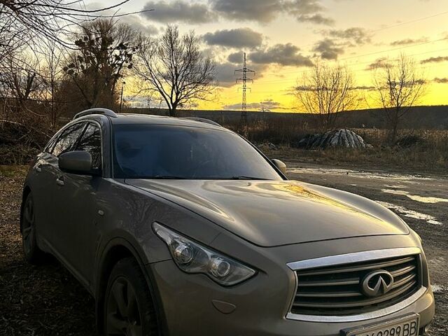 Серый Инфинити ФХ, объемом двигателя 3.5 л и пробегом 129 тыс. км за 11550 $, фото 1 на Automoto.ua