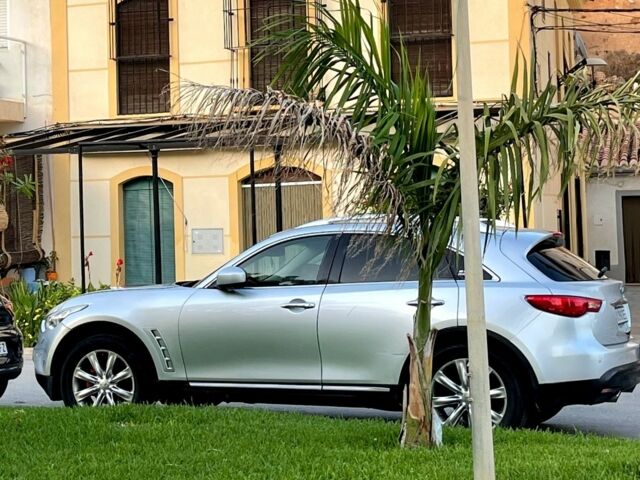 Серый Инфинити ФХ, объемом двигателя 3.5 л и пробегом 180 тыс. км за 8000 $, фото 1 на Automoto.ua