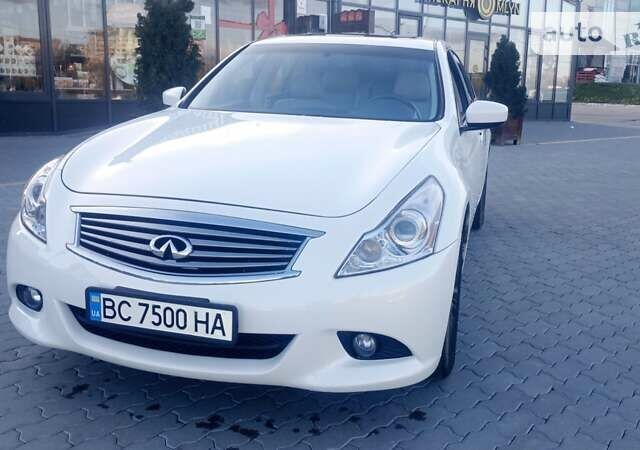 Белый Инфинити Г, объемом двигателя 2.5 л и пробегом 235 тыс. км за 9000 $, фото 1 на Automoto.ua