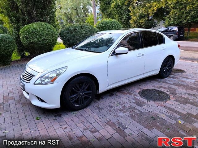 Белый Инфинити Г, объемом двигателя 2.5 л и пробегом 232 тыс. км за 7000 $, фото 1 на Automoto.ua