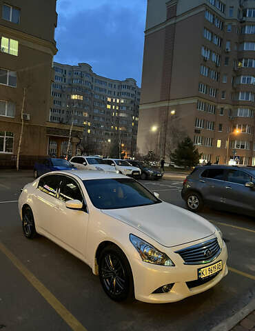 Белый Инфинити Г, объемом двигателя 2.5 л и пробегом 200 тыс. км за 12900 $, фото 1 на Automoto.ua