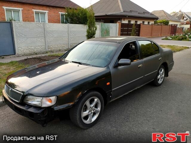 Серый Инфинити И, объемом двигателя 3 л и пробегом 300 тыс. км за 1300 $, фото 1 на Automoto.ua