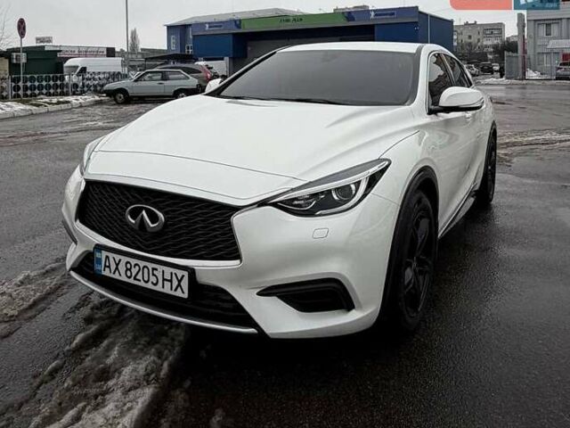 Білий Інфініті Q30, об'ємом двигуна 1.6 л та пробігом 200 тис. км за 16000 $, фото 1 на Automoto.ua