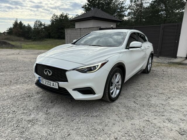 Белый Инфинити Q30, объемом двигателя 2 л и пробегом 154 тыс. км за 16900 $, фото 1 на Automoto.ua