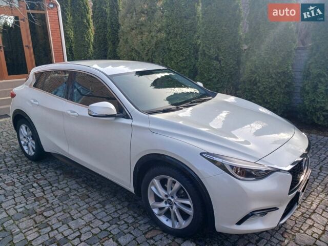 Білий Інфініті Q30, об'ємом двигуна 1.6 л та пробігом 79 тис. км за 18000 $, фото 1 на Automoto.ua