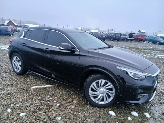 Черный Инфинити Q30, объемом двигателя 1.5 л и пробегом 143 тыс. км за 15950 $, фото 1 на Automoto.ua