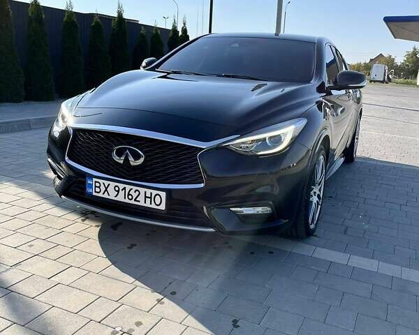 Черный Инфинити Q30, объемом двигателя 1.5 л и пробегом 261 тыс. км за 16499 $, фото 1 на Automoto.ua