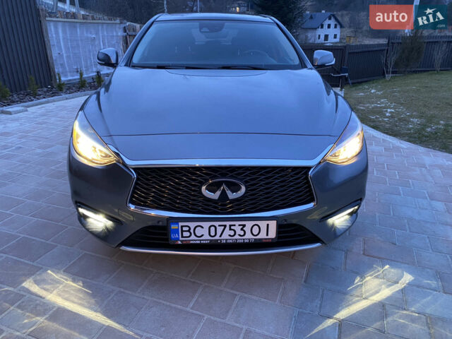 Сірий Інфініті Q30, об'ємом двигуна 2.14 л та пробігом 220 тис. км за 15000 $, фото 1 на Automoto.ua