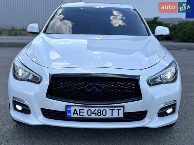 Белый Инфинити Q50, объемом двигателя 3.7 л и пробегом 274 тыс. км за 12500 $, фото 1 на Automoto.ua
