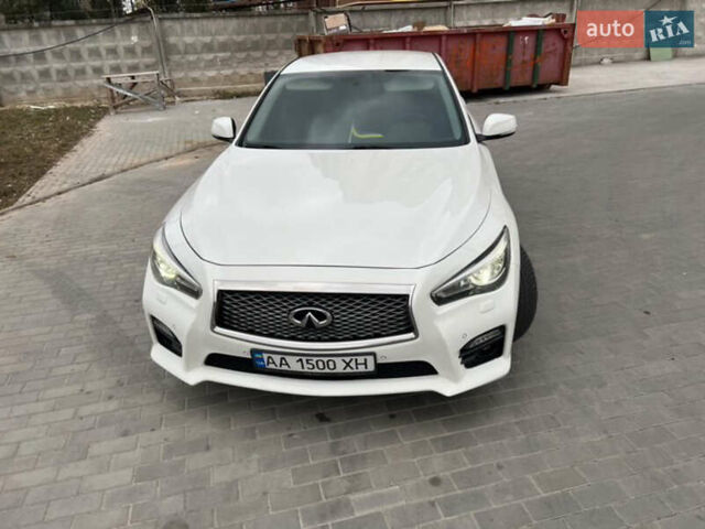 Белый Инфинити Q50, объемом двигателя 1.99 л и пробегом 185 тыс. км за 14300 $, фото 1 на Automoto.ua